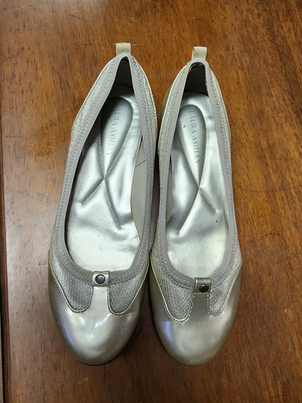 Laura Ashley 8.5 Women's Metallic Silver Ballet Flats
